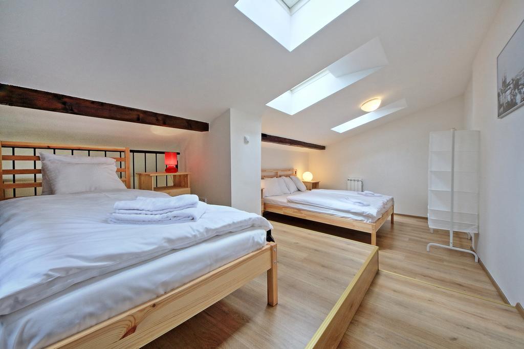 Nabo Apartments Praha Bagian luar foto