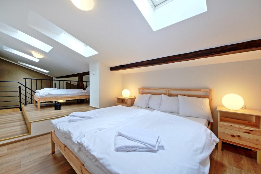 Nabo Apartments Praha Bagian luar foto