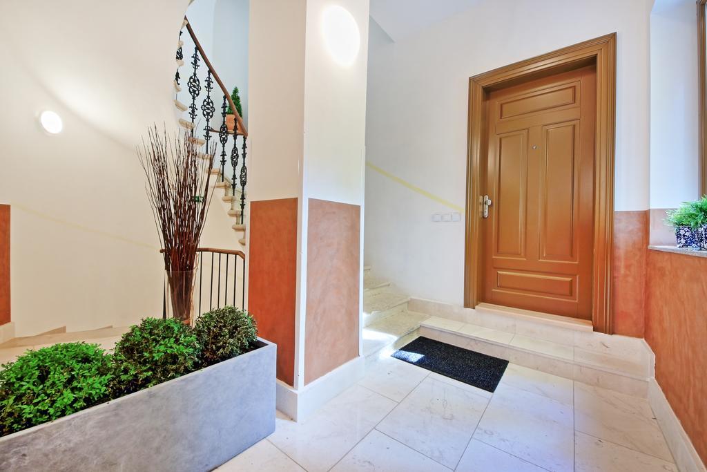Nabo Apartments Praha Bagian luar foto