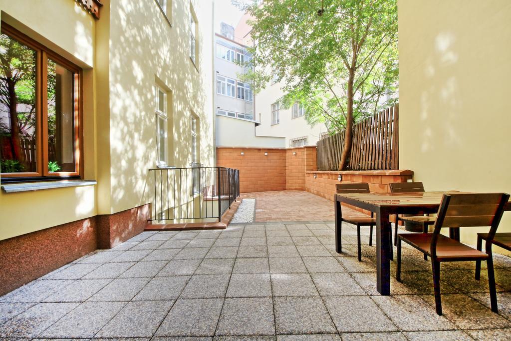 Nabo Apartments Praha Bagian luar foto